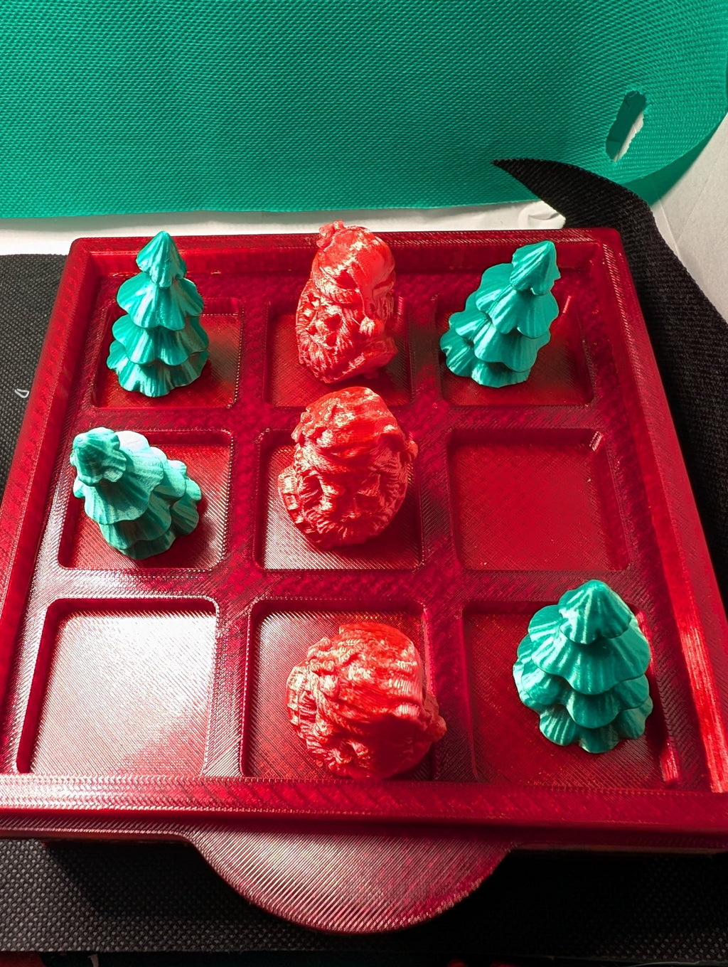 Christmas Tic Tac Toe Game — 3D Printed Santa vs Tree Travel Set with Storage Case, 12 Pieces