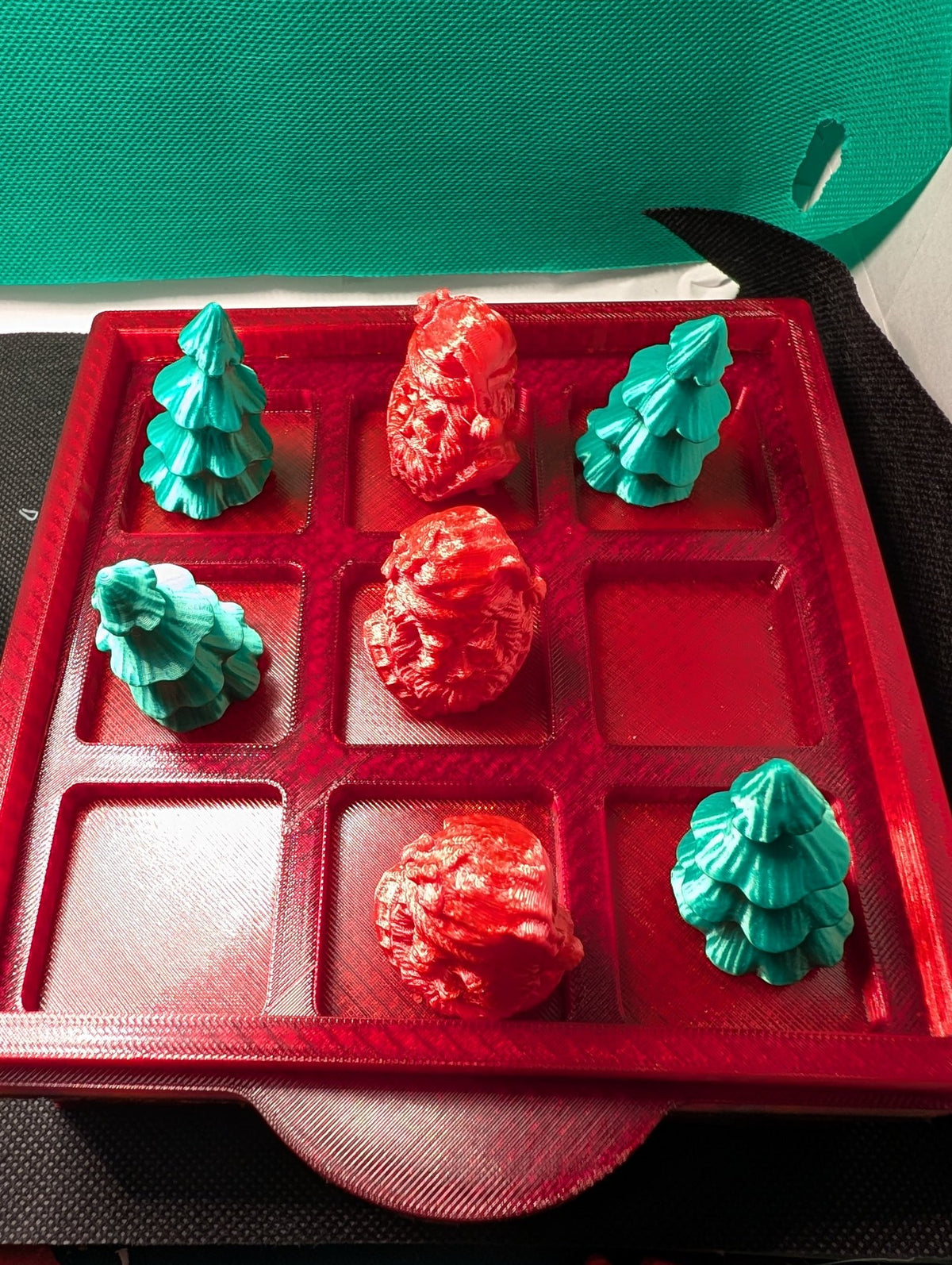 Christmas Tic Tac Toe Game — 3D Printed Santa vs Tree Travel Set with Storage Case, 12 Pieces