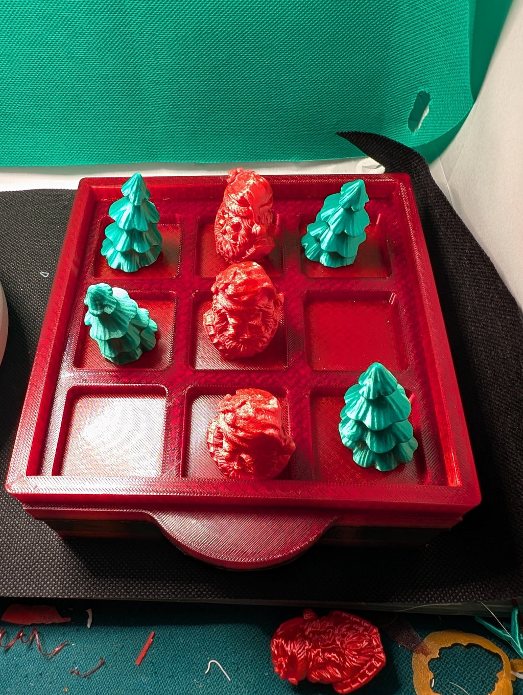 Christmas Tic Tac Toe Game — 3D Printed Santa vs Tree Travel Set with Storage Case, 12 Pieces