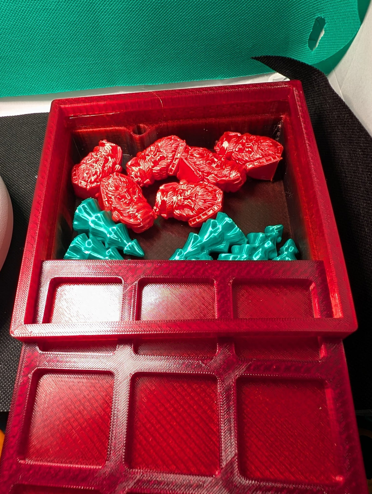 Christmas Tic Tac Toe Game — 3D Printed Santa vs Tree Travel Set with Storage Case, 12 Pieces
