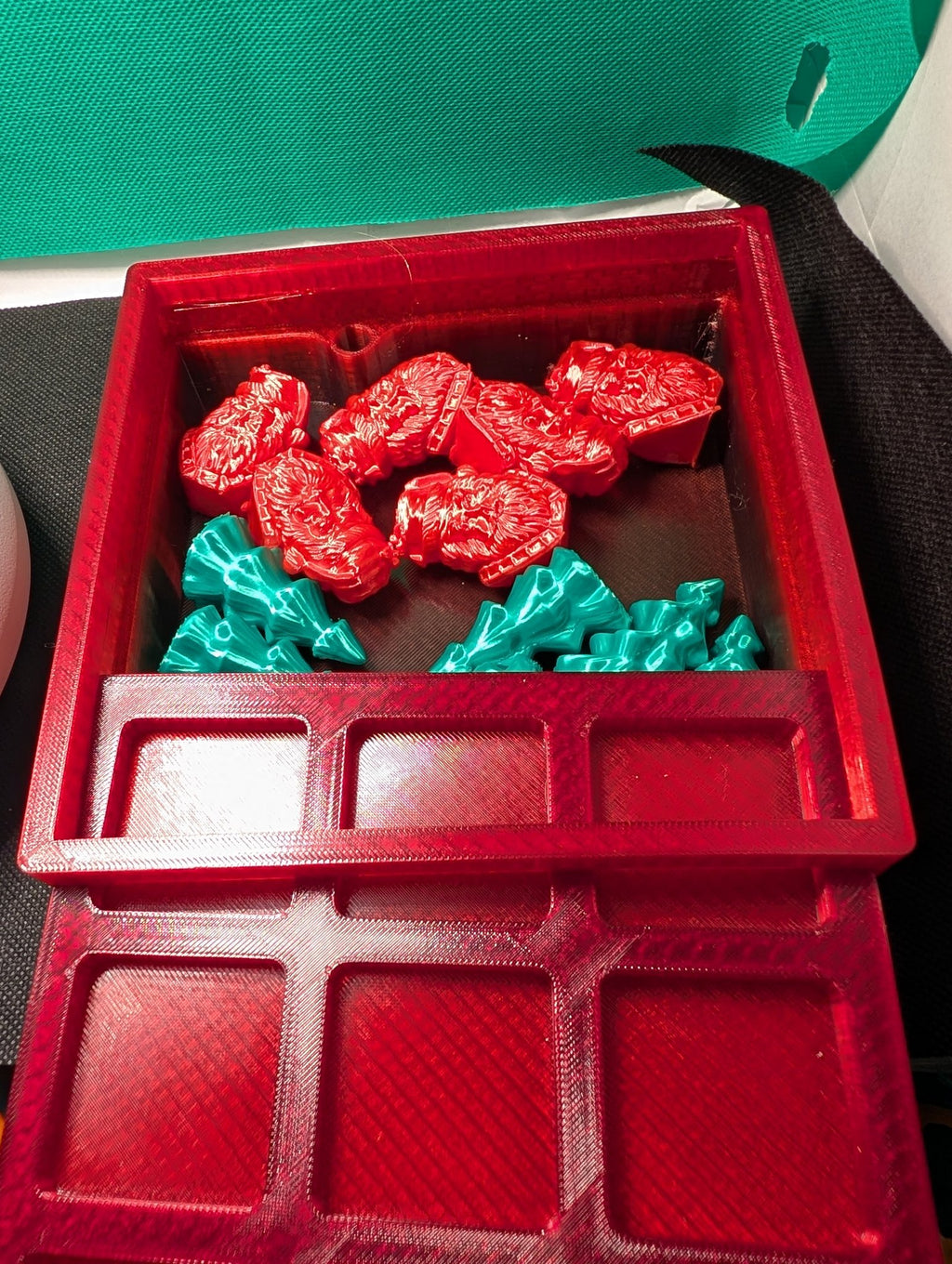 Christmas Tic Tac Toe Game — 3D Printed Santa vs Tree Travel Set with Storage Case, 12 Pieces