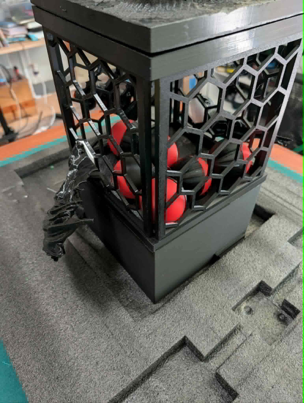 Dragon RR3D Capsule Gachapon Style Machine | 3D Printed Sensory Desk Toy, ASMR Interactive Art