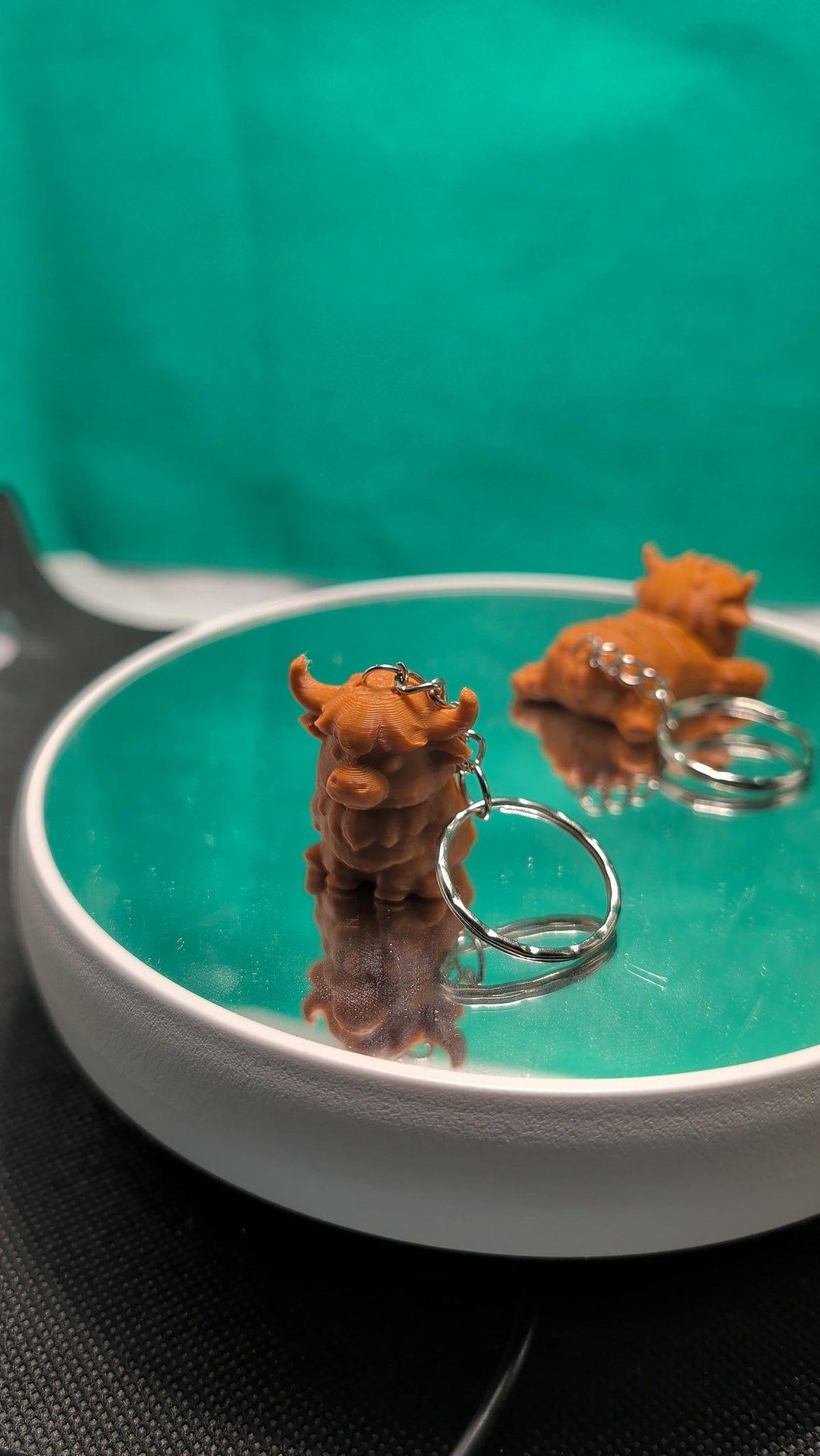 Articulated 3D Printed Highland Cow Keychain, Fidget Toy, Bag Charm (Caramel Brown)