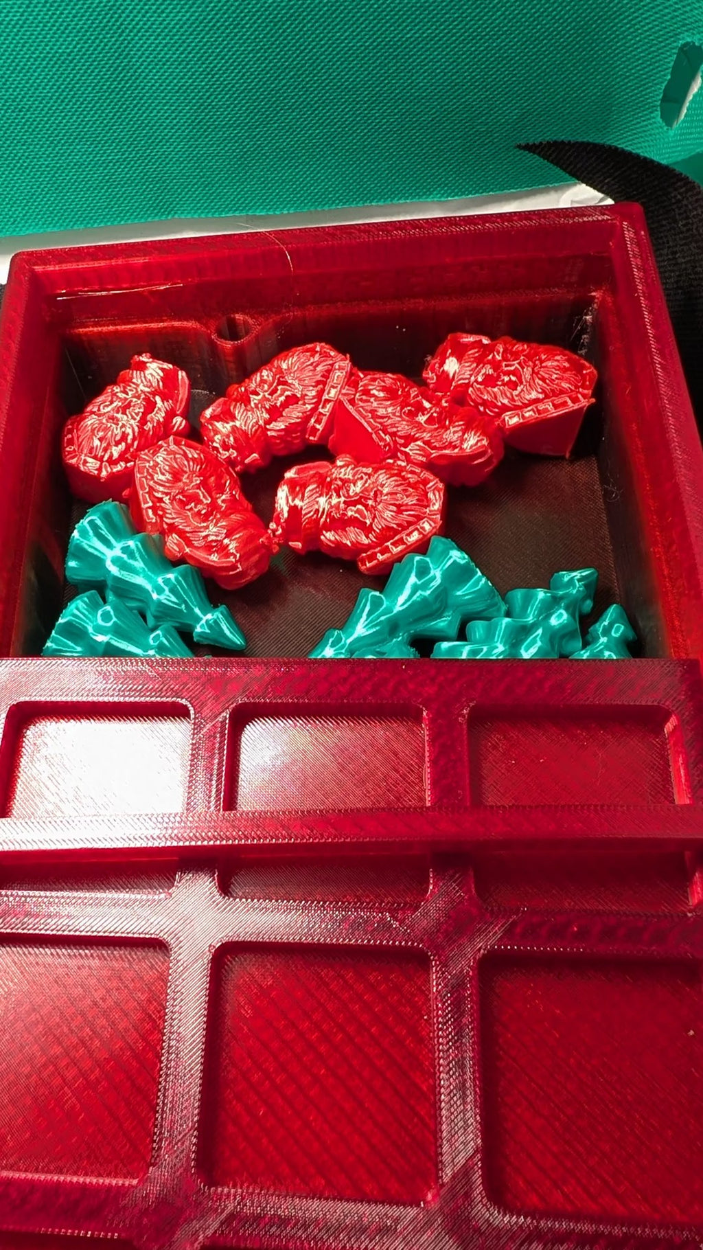 Christmas Tic Tac Toe Game — 3D Printed Santa vs Tree Travel Set with Storage Case, 12 Pieces