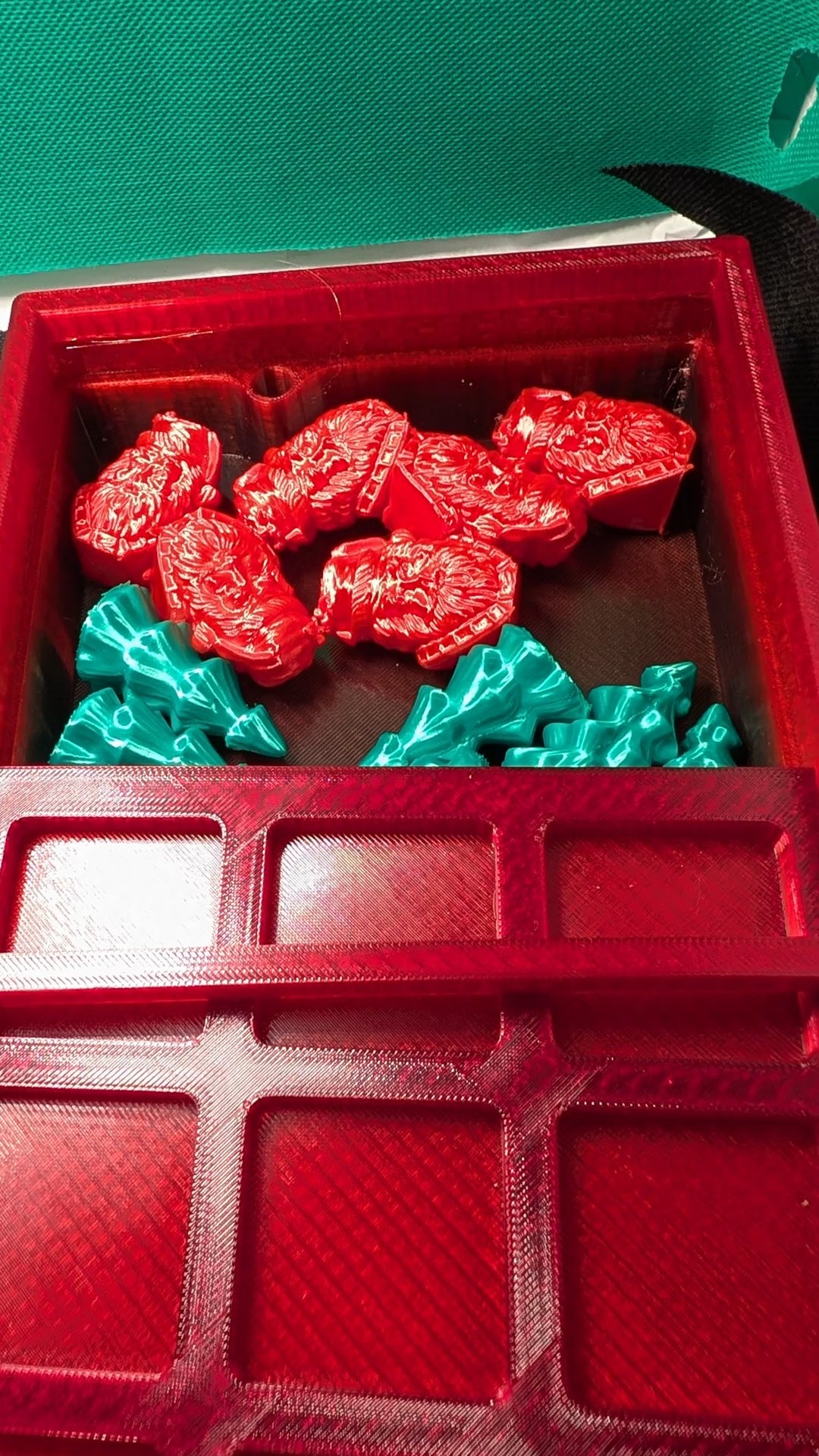 Christmas Tic Tac Toe Game — 3D Printed Santa vs Tree Travel Set with Storage Case, 12 Pieces
