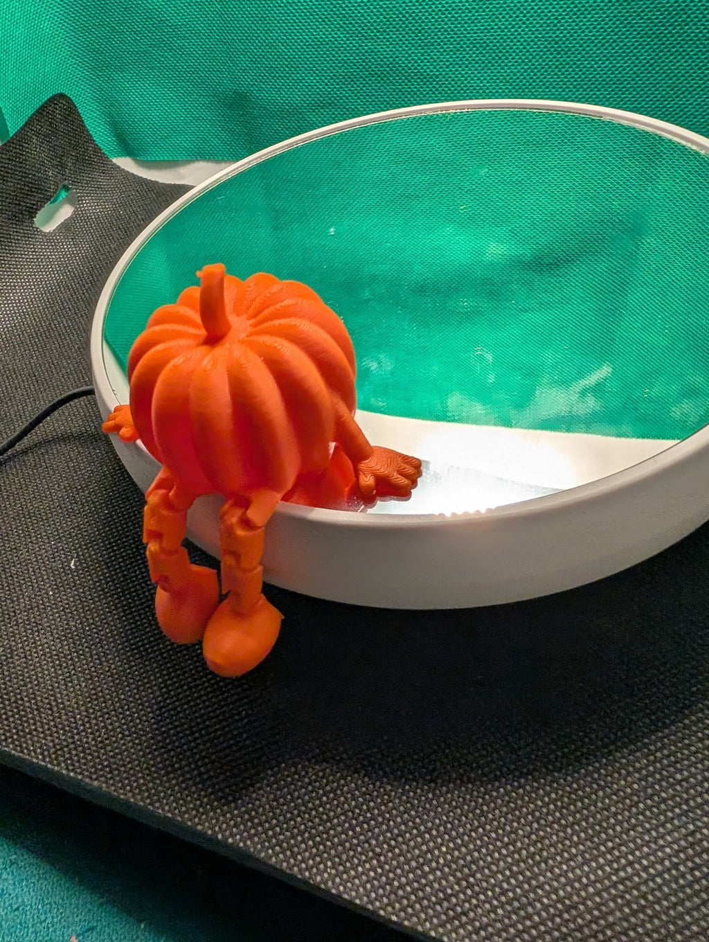 Articulated Pumpkin Shelf Sitter – Cute 3D Printed Halloween Decor, Posable Pumpkin Figurine
